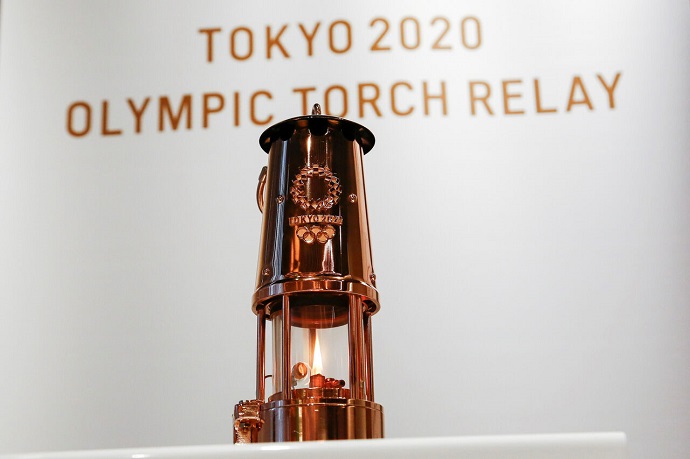 رونمایی از مشعل المپیک در نزدیکی ورزشکاه ملی توکیو