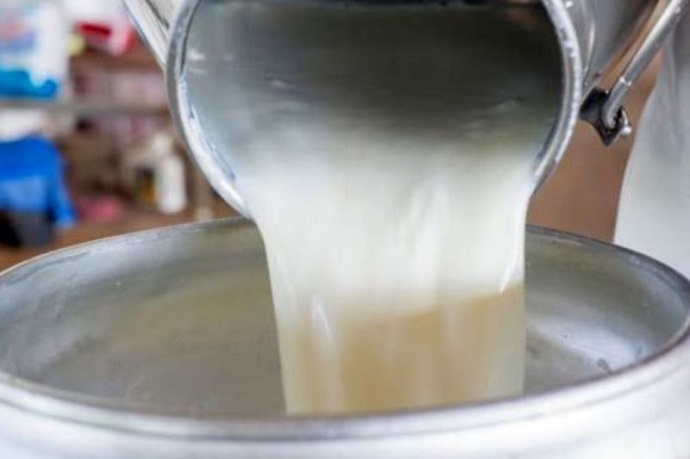 وزارت جهاد کشاورزی؛نرخ ۶۴۰۰ تومانی شیرخام توسط شورای قیمت‌گذاری تعیین شده استنرخ ۶۴۰۰ تومانی شیرخام توسط شورای قیمت‌گذاری تعیین شده است