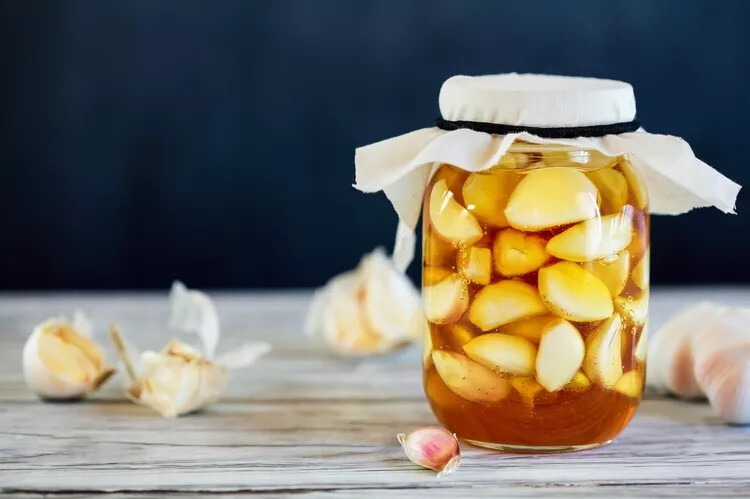 آیا عسل سیر تخمیر شده واقعا می تواند سرماخوردگی را درمان کند