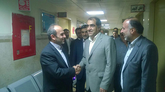 معاینه وزیر بهداشت-خبرنگارمجروح