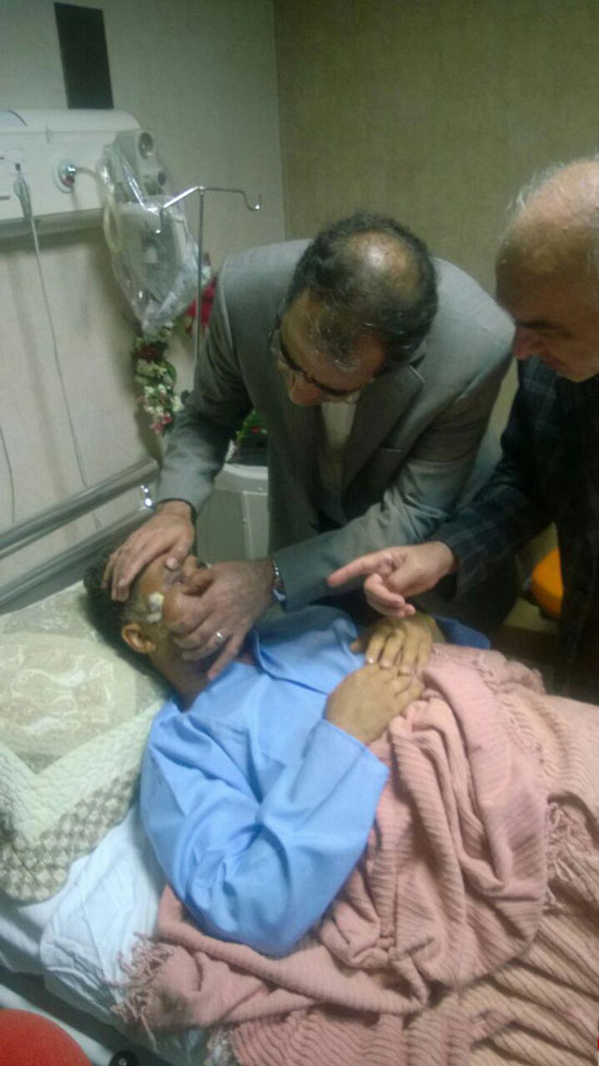 معاینه وزیر بهداشت-خبرنگارمجروح