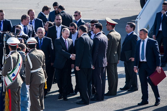 پوتین بدون تشریفات دیپلماتیک به دیدار مقام معظم رهبری
