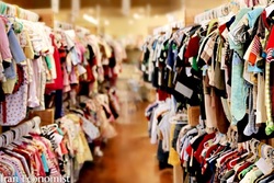 تعزیرات با فروشگاه های پوشاک خارجی قاچاق برخورد می کند