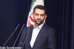 آذری جهرمی : کسری گوشی تلفن همراه در بازار وجود دارد