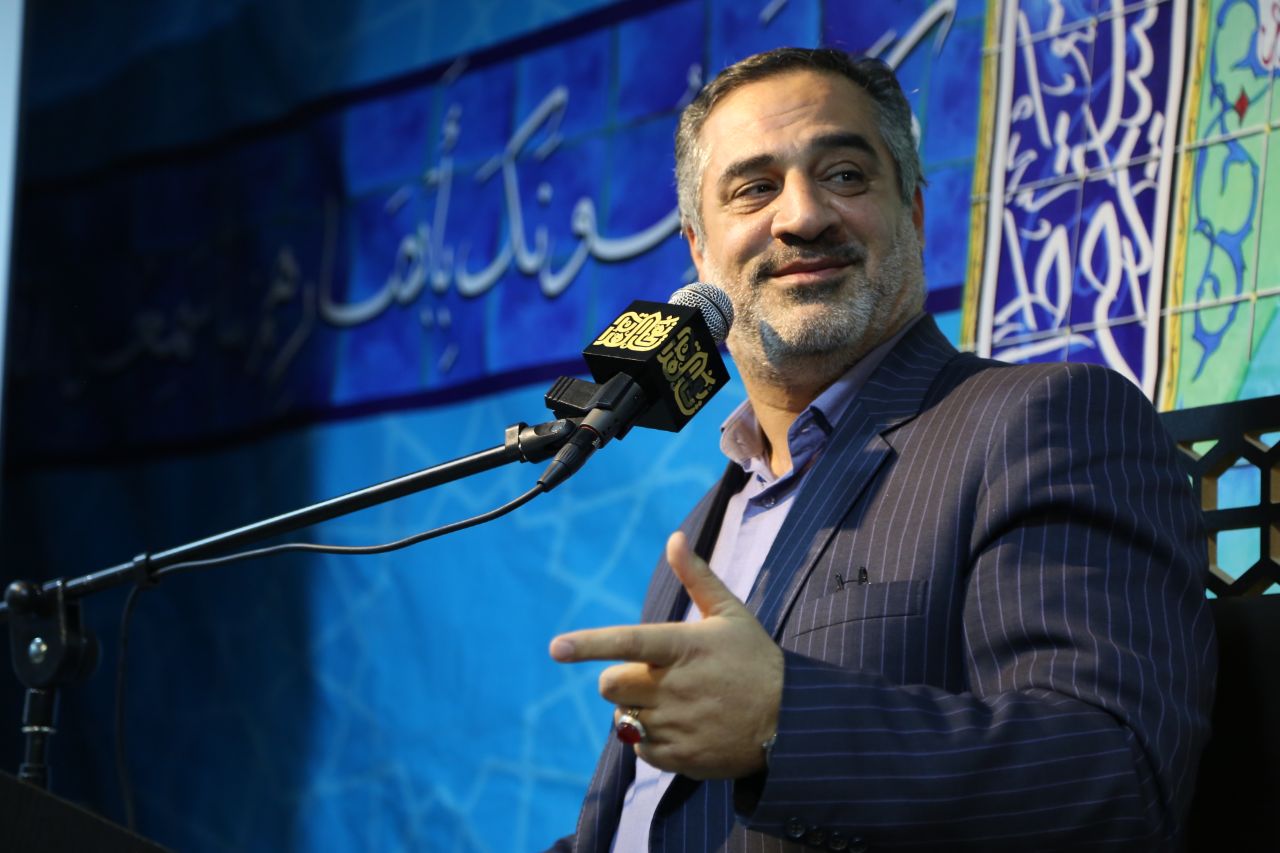 کرسی ۳۲۸ نفحات القرآن برگزار شد کرسی ۳۲۸ نفحات القرآن برگزار شد