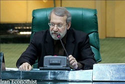 لاریجانی: توقف صادرات نفت ایران تحقق نمی‌یابد