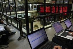 بورسی‌ها نگران نباشند؛‌ نقدینگی جایی برای مهاجرت ندارد