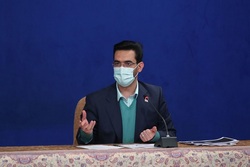 آذری‌جهرمی: فوتبال را سیاسی نکنید