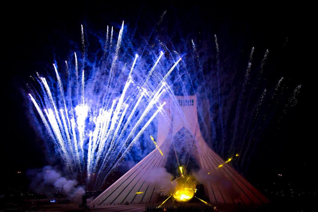 گزارش تصویری از جشن پیروزی انقلاب اسلامی در میدان آزادی