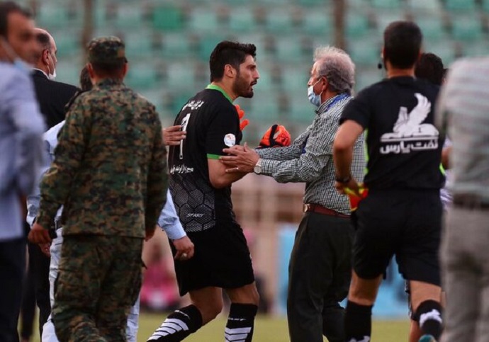 دروازه بان تیم فوتبال ذوب آهن تا اطلاع ثانوی محروم شد دروازه بان تیم فوتبال ذوب آهن تا اطلاع ثانوی محروم شد