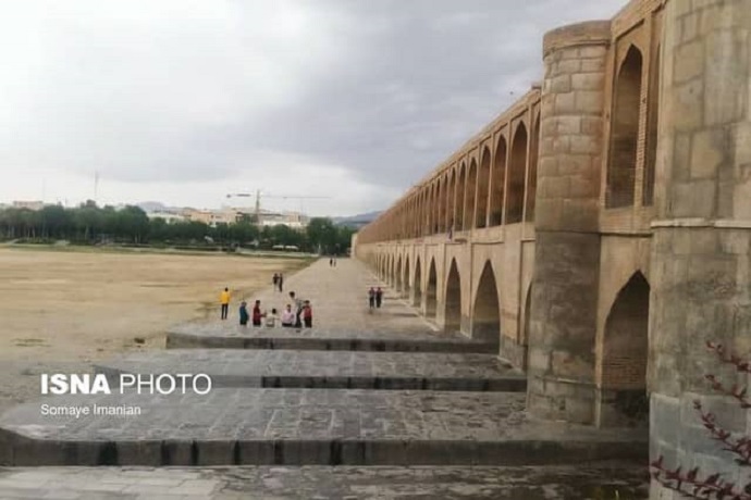 تیتر: به داد اصفهان برسید/  مدیران ارشد چرا دست به کار نمی شوند