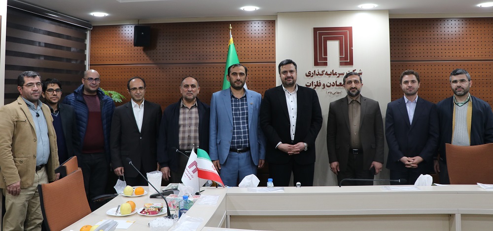 در جلسه امضای تفاهمنامه هلدینگ &laquo;ومعادن&raquo; و استانداری اردبیل مطرح شد؛سرمایه گذاری در غرب کشور، توسعه و آبادانی را بهمراه دارد/ استفاده از بخش معدن برای تولید ثروت و توسعه کشور
