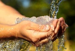 وزیر نیرو:
۲۵ درصد آب آشامیدنی در کشور هدر می‌رود