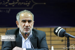 رانت بین ارز نیمایی و ارز آزاد باید از بین برود