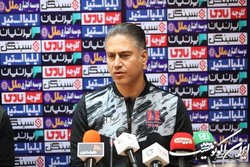 مطهری: خجالت می‌کشم بگویم هواداران نفت چه چیزی داخل زمین انداختند!