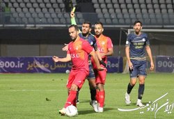 منصوریان فولاد را بیرون کشید