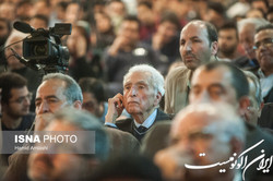 گله‌ای که اسلامی ندوشن داشت