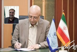 اساتید نسل‌های داناتر و حکیم‌تر از خویش تحویل جامعه دهند