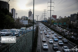 ترافیک در مسیرهای منتهی به مرکز پایتخت سنگین است