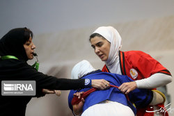 سرمربی کشتی زنان: در مسابقات قهرمانی آسیا قول مدال نمی‌دهم