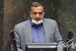 آریان پور: حواشی تغییر اقتصادی را کنترل کنید