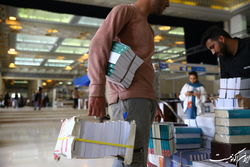 نمایشگاه ۳۳؛ کتاب‌های لاتین را رایگان تحویل بگیرید، مجازی یا حضوری فرقی ندارد