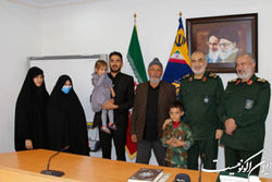 سردار سلامی با خانواده شهدای حرم رضوی دیدار کرد