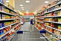 عرضه کافی کالاهای اساسی ومواد غذایی در فروشگاه‌ها
