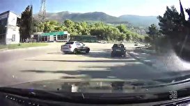 فیلم/ تصادف دو خودرو در پیچ جاده