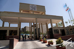 جایزه تحصیلی  احمد خاکزاد  اهدا شد