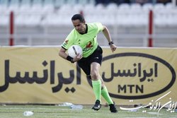 ادعای باشگاه تراکتور: امکان ازسرگیری بازی با پرسپولیس، ۱۰ دقیقه پس از توقف آن