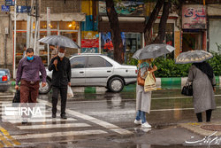 تداوم بارش‌های بهاری همراه با باد شدید و خیزش گرد و خاک