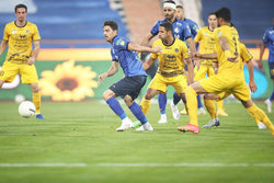 پرسپولیس منتظر شکست استقلال مقابل سپاهان است