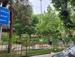 زنان آن‌سوی نرده‌ پارک‌ها؛ آقایان وارد نشوند!