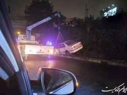 از متواری شدن در صحنه تصادف تا واژگونی خودرو در فضای سبز بزرگراه