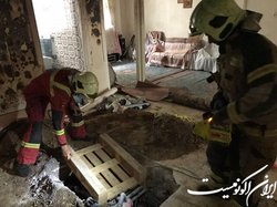 انفجار چاه فاضلاب قدیمی در یک ساختمان مسکونی