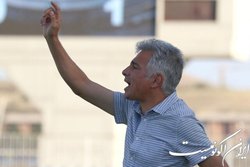 اکبرپور: هیچ‌کس را نمی‌توان به زور نگه داشت