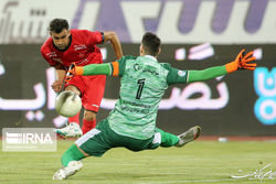 مهاجم مصدوم پرسپولیس در انتظار تصمیم گل‌محمدی