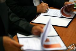 ایران و نیجریه سند همکاری‌های حمل‌ونقل هوایی امضا کردند
