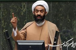 نقدعلی: مگر خدا گفته که به هر قیمتی باید دانشگاه آزاد حفظ شود