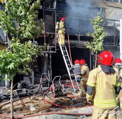 آتش سوزی گسترده در چندین باب کارگاه و انبار شرق تهران