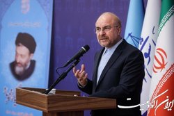 حضور رئیس مجلس در جمع معلمان انقلابی