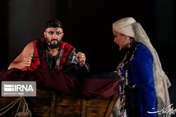 تماشاگران «سی‌صد» سه بار غافلگیر می‌شوند