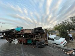 واژگونی کامیون در محور آزادگان