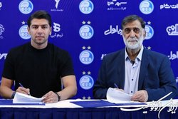 مهری با استقلال تمدید کرد