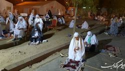 شب عرفه ایرانیان در سرزمین عرفات با دعا و نیایش سپری شد
