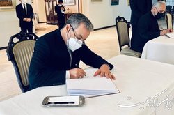 صالحی و عراقجی دفتر یادبود آبه شینزو را امضاء کردند
