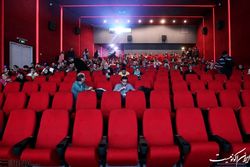 گزارش میدانی ایرنا از هفته‌ای که سینماها فیلم کمدی ندارند؛ بهترین زمان برای فیلم‌بین‌های حرفه‌ای