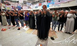 حضور هزاران تن از حامیان جریان صدر در منطقه سبز بغداد برای برپایی نماز جمعه