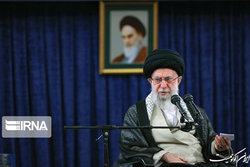رهبر انقلاب: سینه‌زنی عزاداران حسینی محبّت و ولایت اهل‌بیت را از نسلی به نسل دیگر می‌رساند